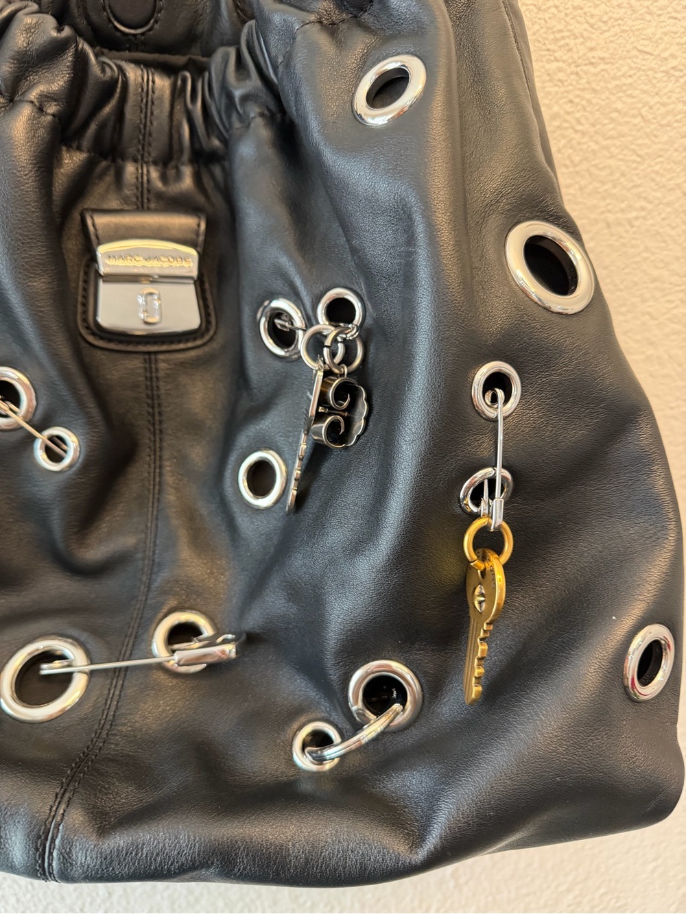 Marc Jacobs Grommet Charm Cristina Leather Tote Black - Picture 8 of 16